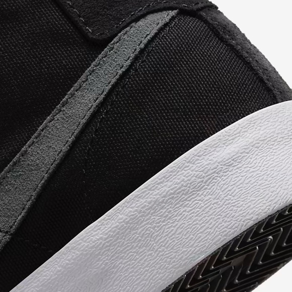 Nike Skate Shoes
Nike SB Blazer Court Mid
Premium
•Black/Anthracite
•FB1378-001 - Picture 9 of 16